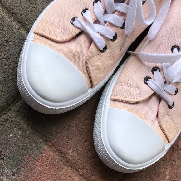 Wet seal Sneakers - Picture 2 of 8